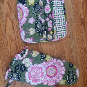 Vera BRADLEY Quilted Oven Mitt and Pot Holder Set ( Bag D)